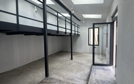 Bureaux, Commerces à louer de 901m2